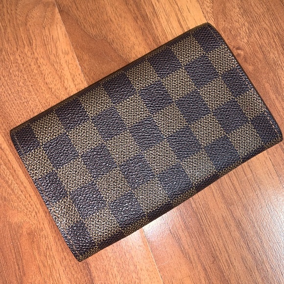 Authentic Louis Vuitton Damier Ebene Porte-Monnaie Tresor Wallet - Picture 5 of 16